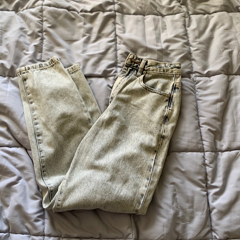XS Butt Rip Jeans